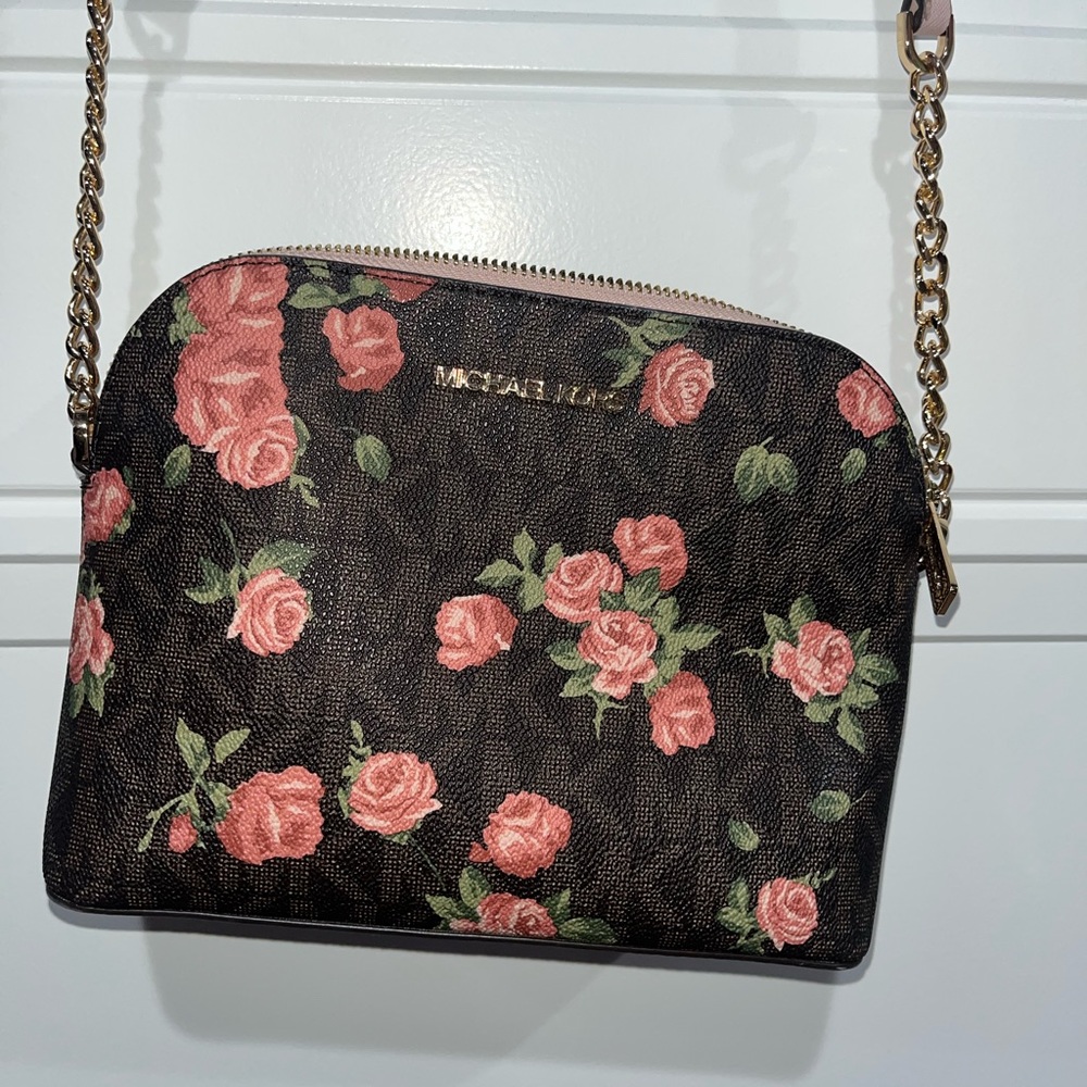Michael Kors purse, only been used a couple times. In great condition.